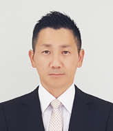 生鷹健一 写真